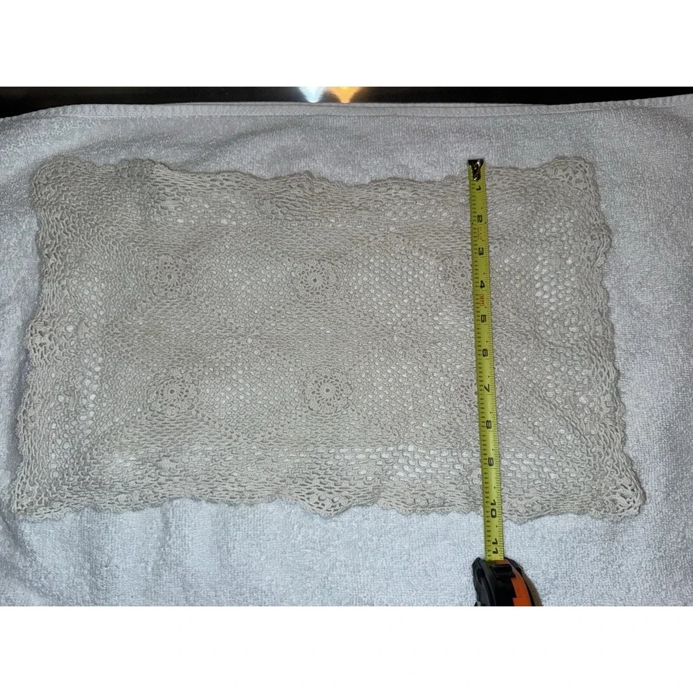 Vintage Dresser/Table Doilies Set Of 2.‎ Matching Set, White